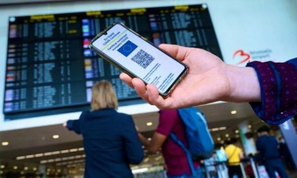 Υποχρεωτική η επίδειξη του πιστοποιητικού εμβολιασμού των εργαζομένων στους εργοδότες
